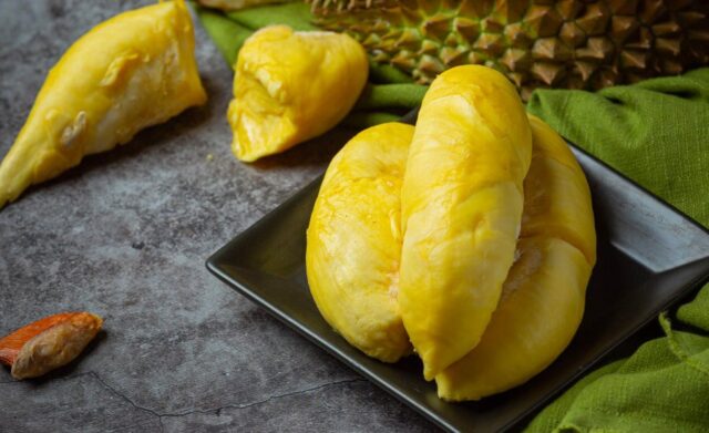 durian meyvesi Tayland'ın en favori meyvelerinden birisidir.
