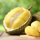 Durian Meyvesi "Tadı Cennetten Kokusu Cehennemden gelen Meyve" diye tabir edilen bir meyve.